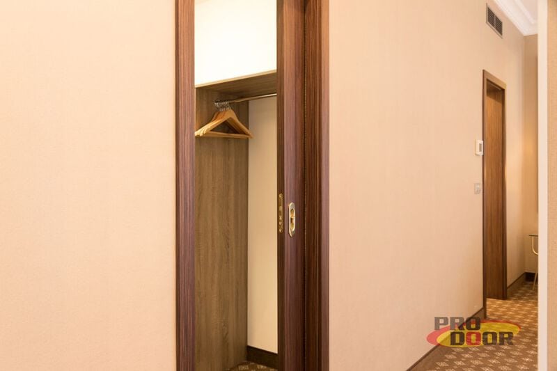 Dýhované interiérové dveře a zárubně Sapeli Hotel Ulrika Karlovy Vary