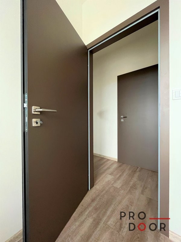 Šedé interiérové dveře a zárubně HPL ()