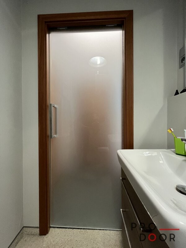 Celoskleněné posuvné dveře do pouzdra