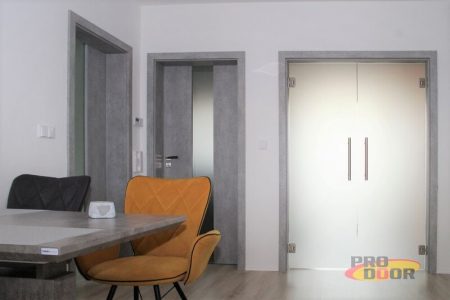 skleněné kyvné dveře s obložkovou zárubní CPL beton litoměřice
